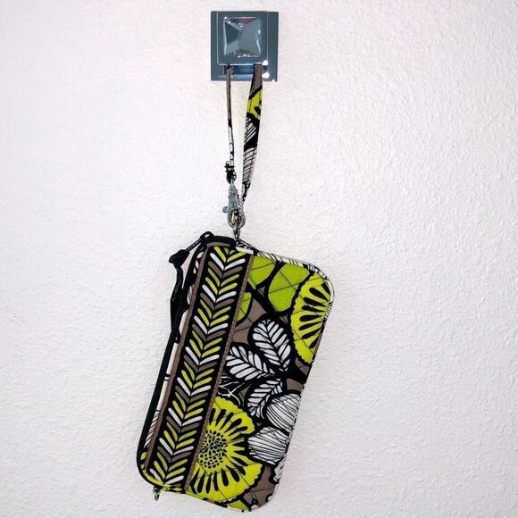 Vera Bradley Wristlet - Picture 4 of 16
